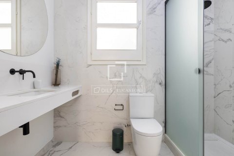Apartamento de 3 dormitorios en venta en Barcelona, Cataluña, Spain № 3811 - foto 16