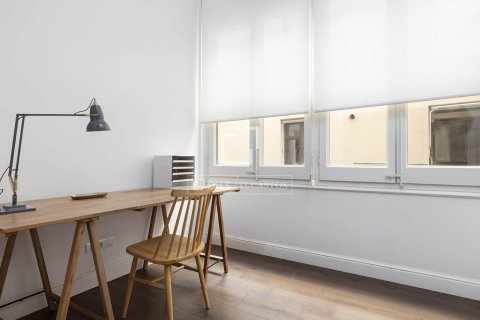 Apartamento de 3 dormitorios en venta en Barcelona, Cataluña, Spain № 3811 - foto 20