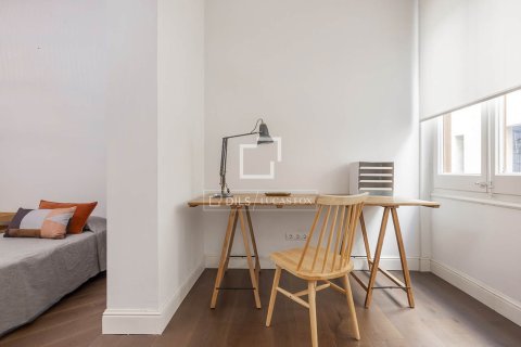 Apartamento de 3 dormitorios en venta en Barcelona, Cataluña, Spain № 3811 - foto 21