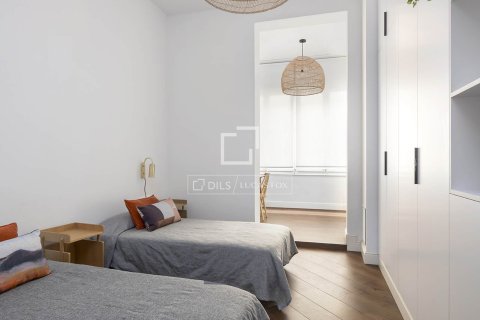 Apartamento de 3 dormitorios en venta en Barcelona, Cataluña, Spain № 3811 - foto 19