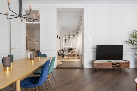 Apartamento de 3 dormitorios en venta en Barcelona, Cataluña, Spain № 3811 - foto 5