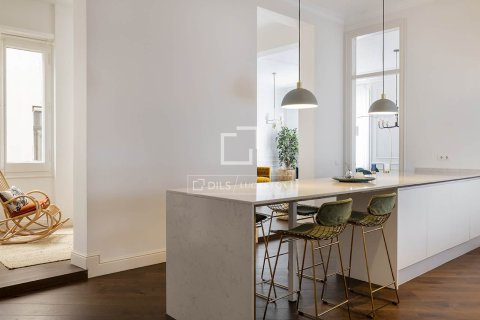 Apartamento de 3 dormitorios en venta en Barcelona, Cataluña, Spain № 3811 - foto 9