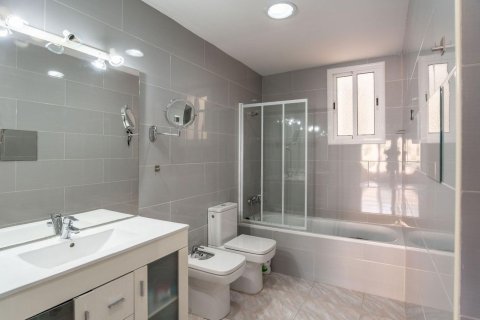 Casa adosada de 4 dormitorios en venta en Sitges, Barcelona, Cataluña, Spain № 7078 - foto 19