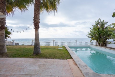Сasa de 5 dormitorios en venta en Vilanova i la Geltrú, Barcelona, Cataluña, Spain № 7080 - foto 4