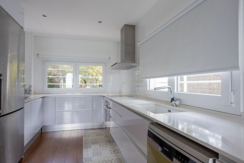 Сasa de 5 dormitorios en venta en Vilanova i la Geltrú, Barcelona, Cataluña, Spain № 7080 - foto 11
