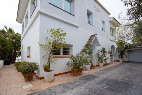 Сasa de 5 dormitorios en venta en Vilanova i la Geltrú, Barcelona, Cataluña, Spain № 7080 - foto 24