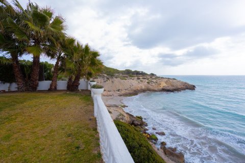 Сasa de 5 dormitorios en venta en Vilanova i la Geltrú, Barcelona, Cataluña, Spain № 7080 - foto 2