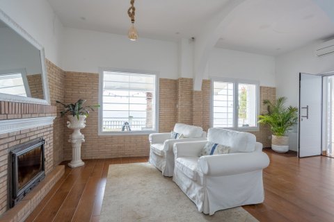 Сasa de 5 dormitorios en venta en Vilanova i la Geltrú, Barcelona, Cataluña, Spain № 7080 - foto 9