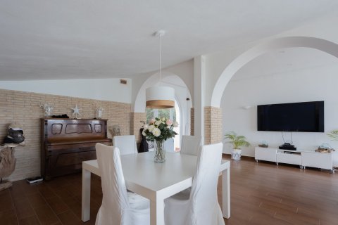 Сasa de 5 dormitorios en venta en Vilanova i la Geltrú, Barcelona, Cataluña, Spain № 7080 - foto 6