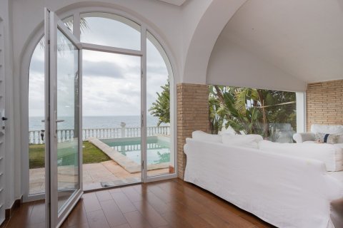 Сasa de 5 dormitorios en venta en Vilanova i la Geltrú, Barcelona, Cataluña, Spain № 7080 - foto 5