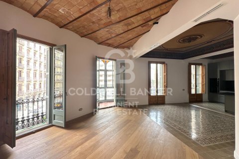 3 bedrooms apartment for sale in Barcelona, Catalonia, Spain № 5253