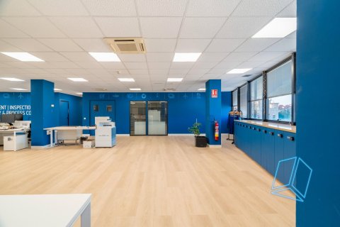 Estudio en venta en Sants-Montjuïc, Barcelona, Cataluña, Spain № 2185 - foto 2