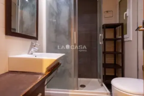 Apartamento de 4 dormitorios en venta en Castelldefels, Barcelona, Cataluña, Spain № 2189 - foto 21