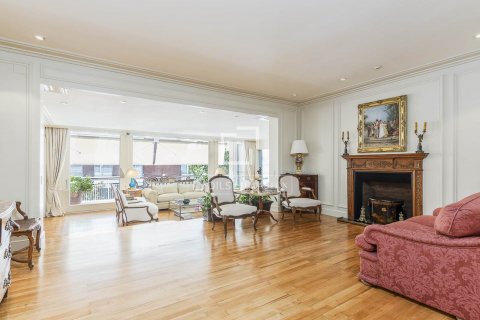 Apartamento de 6 dormitorios en venta en Barcelona, Cataluña, Spain № 8538 - foto 3