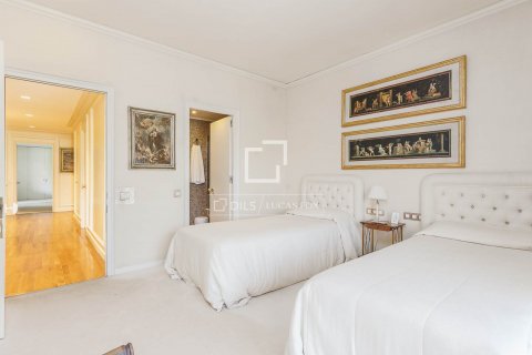 Apartamento de 6 dormitorios en venta en Barcelona, Cataluña, Spain № 8538 - foto 27