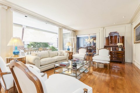 Apartamento de 6 dormitorios en venta en Barcelona, Cataluña, Spain № 8538 - foto 2