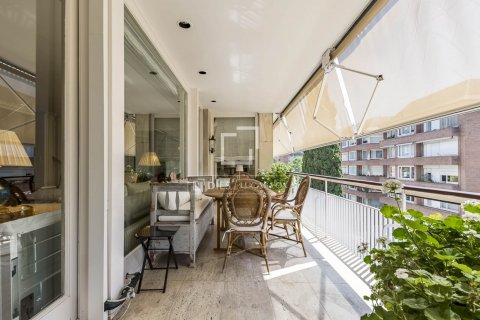 Apartamento de 6 dormitorios en venta en Barcelona, Cataluña, Spain № 8538 - foto 8
