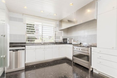 Apartamento de 6 dormitorios en venta en Barcelona, Cataluña, Spain № 8538 - foto 13