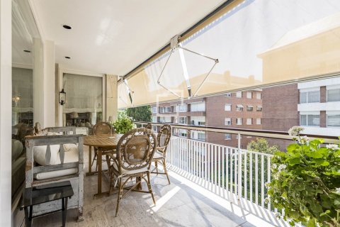 Apartamento de 6 dormitorios en venta en Barcelona, Cataluña, Spain № 8538 - foto 5