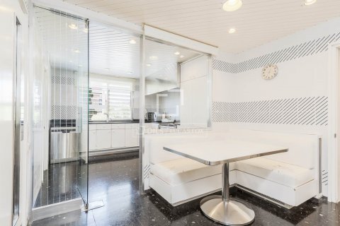 Apartamento de 6 dormitorios en venta en Barcelona, Cataluña, Spain № 8538 - foto 11