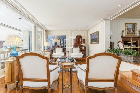 Apartamento de 6 dormitorios en venta en Barcelona, Cataluña, Spain № 8538 - foto 12