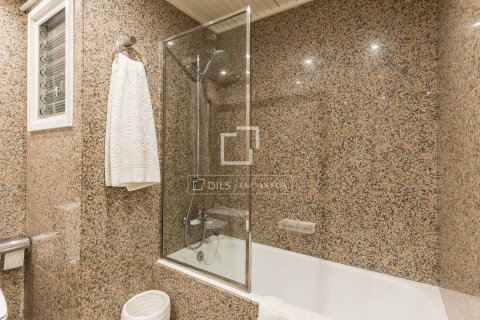 Apartamento de 6 dormitorios en venta en Barcelona, Cataluña, Spain № 8538 - foto 29