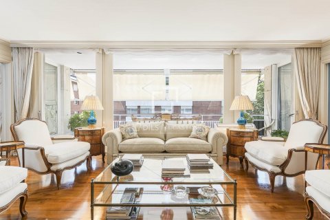 Apartamento de 6 dormitorios en venta en Barcelona, Cataluña, Spain № 8538 - foto 23