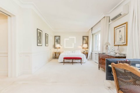 Apartamento de 6 dormitorios en venta en Barcelona, Cataluña, Spain № 8538 - foto 15