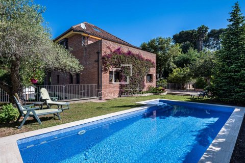 Villa de 5 dormitorios en alquiler en Sant Cugat del Vallès, Barcelona, Cataluña, Spain № 8540 - foto 2
