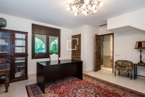 Villa de 5 dormitorios en alquiler en Sant Cugat del Vallès, Barcelona, Cataluña, Spain № 8540 - foto 24
