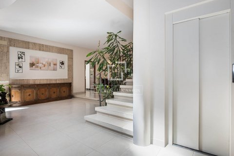 Villa de 5 dormitorios en alquiler en Sant Cugat del Vallès, Barcelona, Cataluña, Spain № 8540 - foto 27