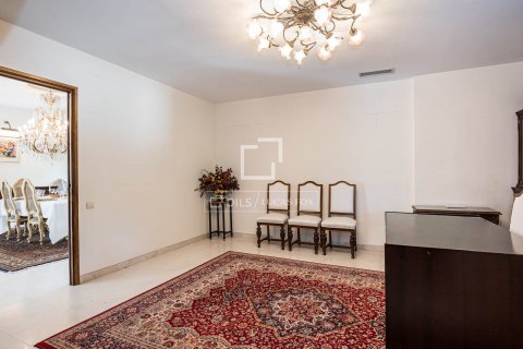 Villa de 5 dormitorios en alquiler en Sant Cugat del Vallès, Barcelona, Cataluña, Spain № 8540 - foto 23