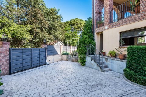 Villa de 5 dormitorios en alquiler en Sant Cugat del Vallès, Barcelona, Cataluña, Spain № 8540 - foto 12