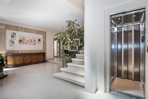 Villa de 5 dormitorios en alquiler en Sant Cugat del Vallès, Barcelona, Cataluña, Spain № 8540 - foto 28