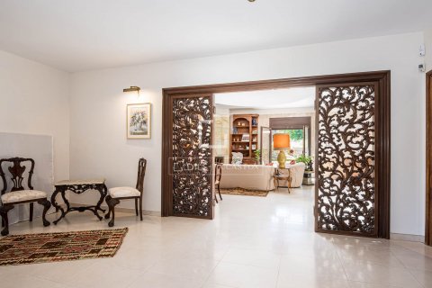 Villa de 5 dormitorios en alquiler en Sant Cugat del Vallès, Barcelona, Cataluña, Spain № 8540 - foto 25