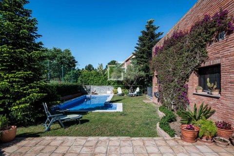 Villa de 5 dormitorios en alquiler en Sant Cugat del Vallès, Barcelona, Cataluña, Spain № 8540 - foto 19