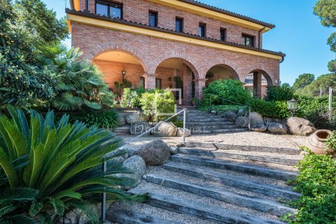 Villa de 5 dormitorios en alquiler en Sant Cugat del Vallès, Barcelona, Cataluña, Spain № 8540