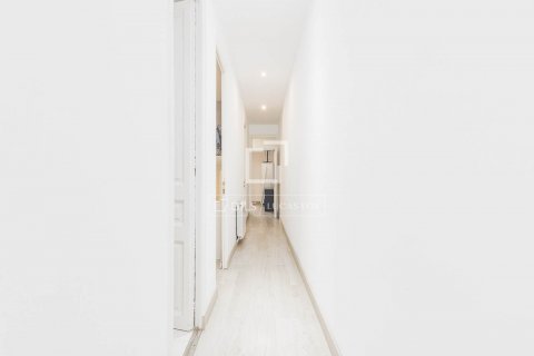 Apartamento de 4 dormitorios en venta en Barcelona, Cataluña, Spain № 8539 - foto 30