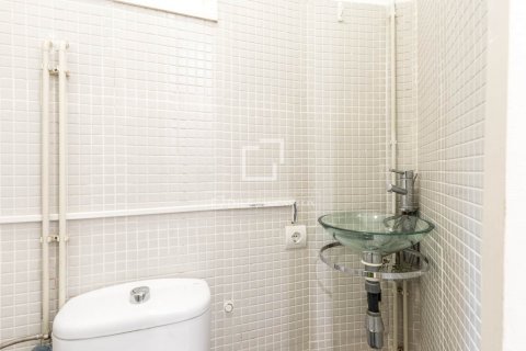 Apartamento de 4 dormitorios en venta en Barcelona, Cataluña, Spain № 8539 - foto 29