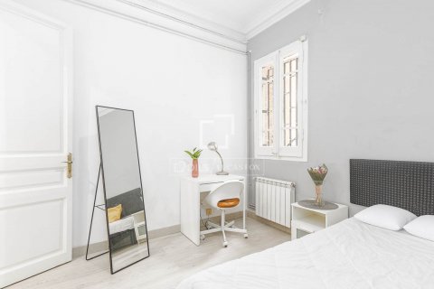Apartamento de 4 dormitorios en venta en Barcelona, Cataluña, Spain № 8539 - foto 18