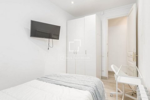 Apartamento de 4 dormitorios en venta en Barcelona, Cataluña, Spain № 8539 - foto 21