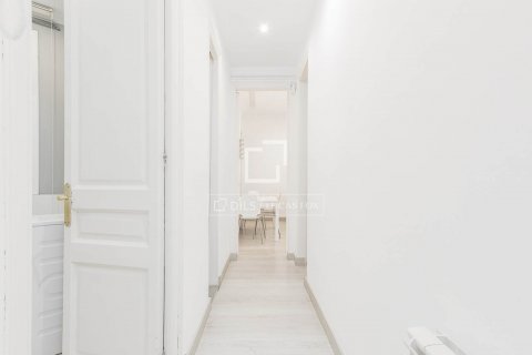 Apartamento de 4 dormitorios en venta en Barcelona, Cataluña, Spain № 8539 - foto 26