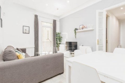 Apartamento de 4 dormitorios en venta en Barcelona, Cataluña, Spain № 8539 - foto 10