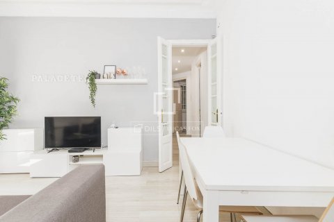 Apartamento de 4 dormitorios en venta en Barcelona, Cataluña, Spain № 8539 - foto 13