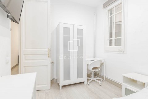 Apartamento de 4 dormitorios en venta en Barcelona, Cataluña, Spain № 8539 - foto 25