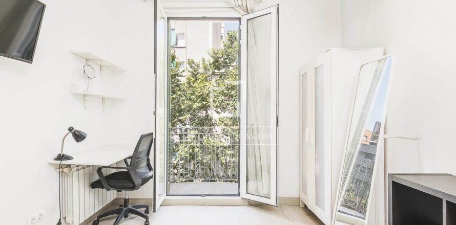 Apartamento de 4 dormitorios en venta en Barcelona, Cataluña, Spain № 8539