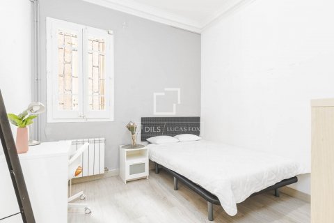 Apartamento de 4 dormitorios en venta en Barcelona, Cataluña, Spain № 8539 - foto 19