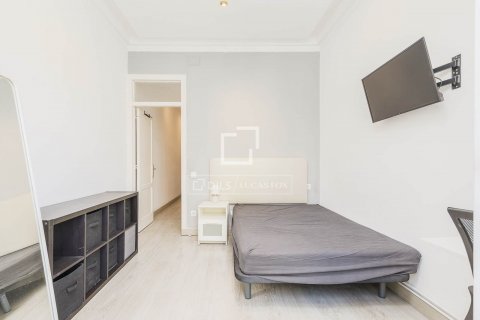 Apartamento de 4 dormitorios en venta en Barcelona, Cataluña, Spain № 8539 - foto 23