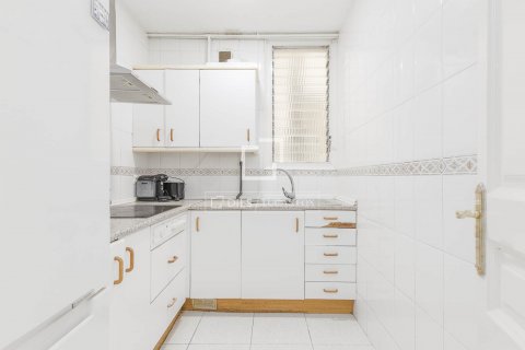 Apartamento de 4 dormitorios en venta en Barcelona, Cataluña, Spain № 8539 - foto 16