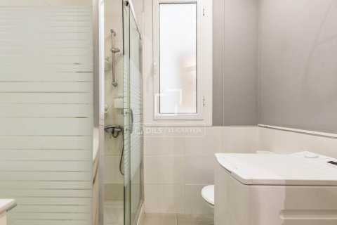 Apartamento de 4 dormitorios en venta en Barcelona, Cataluña, Spain № 8539 - foto 28